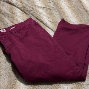 So Burgundy capris size 15